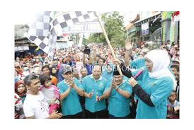 Buku gambar & sketsa charcoal crayon drawing pen pensil warna spidol warna stencil. Jalan Sehat Berlangsung Meriah