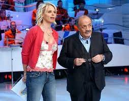 Maria de filippi e maurzio costanzo sono una delle coppie più solide e apprezzate del mondo dello spettacolo. Alfonso Signorini Maria De Filippi E Costanzo Dormono Separati Donne Magazine