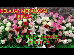 Istora senayan jakarta (sabtu 26 mei 2007) perayaan 200 thn gereja katolik di jakarta (foto altar tampak dari dekat) dominasi warna merah terlihat kental sekali pada puncak perayaan 200 thn gereja katolik di jakarta. Belajar Merangkai Bunga Panjang Di Vas Altar Gereja Youtube