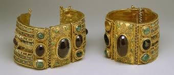 5 out of 5 stars. Jewelry Making Through History A 75 000 Year History The Loupe