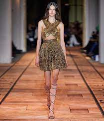 Ancient egyptian clothes refers to clothing worn in ancient egypt from the end of the neolithic period (prior to 3100 bc) to the collapse of the ptolemaic kingdom with the death of cleopatra in 30 bc. Photos Inspired By Ancient Egyptian Queens Zuhair Murad Captivates Fashion World In Paris Egypt Independent