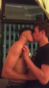 Gay kiss - video 2 - ThisVid.com
