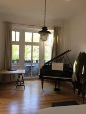wunderschoner raum mit flugel und balkonzugang grandpiano flugel klavier klavier wohnzimmer flugel klavier wohnung