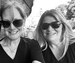 Denise Schutte's Instagram, Twitter & Facebook