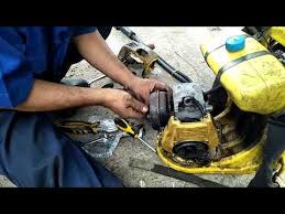 Itulah salah satu penyebab mesin potong rumput tidak mau hidup atau mati/susah hidup atau mati, dalam hal ini kasus yang dialami oleh saya adalah. Mesin Potong Rumput Kalau Di Gas Mati 06 Mesin Potong