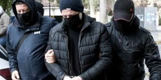 Ο πατέρας της, κωνσταντίνος καρπούζης, ήταν γυμνασιάρχης και μαθηματικός με καταγωγή από το μεσολόγγι και η μητέρα της, θεώνη καρπούζη (το γένος λάφη), δασκάλα.7. Dhmhtrhs Lignadhs Porisma Psyxiatrwn Eixe Apolyth Syneidhsh Kai Den Emfanizei Klinikh Eikona Diataraxhs Alldaynews Gr