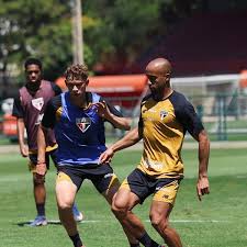 São Paulo x Vitória pelo Brasileirão: onde assistir ao vivo, horário e escalação