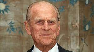 O úmrtí informovala sama královská rodina na twitteru. Ve Veku 99 Let Zemrel Princ Philip Manzel Kralovny Alzbety Ii Globe24 Cz