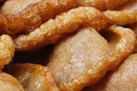 Konon, kue cucur yang populer sebagai resep kue cucur betawi dari jakarta ini, melambangkang cinta dari pasangan yang baru menikah dan akan semakin sukses dan bahagia dalam kehidupannya setelah menikah. Resep Kue Cucur