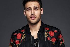 ENTREVISTA: Ryan Guzman de '9-1-1' sobre la identidad latina de Eddie Diaz,  la culpa católica y ese bigote : r/buddie