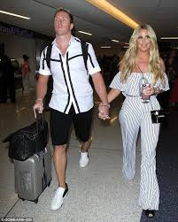 Kim zolciak biermann on wn network delivers the latest videos and editable pages for news & events, including entertainment, music, sports, science and more, sign up and share your playlists. Kim Zolciak Shows Off Her Plumped Pout At Lax Airport With Hubby Kroy Kim Zolciak Kim Zolciak Biermann Cute Fashion