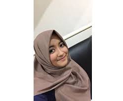 Warna jilbab coklat yang cocok untuk kulit sawo matang. 7 Warna Hijab Yang Wajib Dimiliki Kulit Sawo Matang Ala Arafah Rianti Semua Halaman Cewekbanget