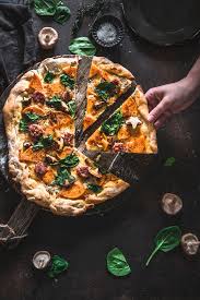 Pizza Mit Kurbis Salsiccia Und Stilton Unser Bestes Pizzateig Rezept Rezept In 2020 Bester Pizzateig Pizzateig Rezept Rezepte