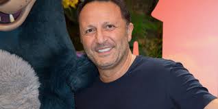 Mes vies » : Arthur partage un rare cliché de ses enfants Aaron et Manava,  plus complices que jamais