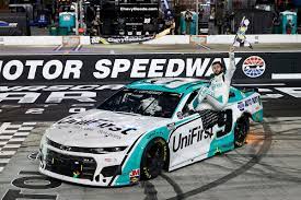 The race can be extended with extra laps since overtime rules will apply to the end of each stage if it finishes. Nascar All Star Race Chase Elliott Wins In Front Of 20 000 Fans
