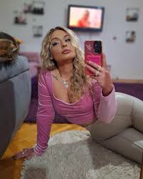 Ona je vučica.Nikada neće prihvatiti lance ali je simbol vjernosti. " 🐺