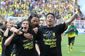 Super stimmung beim 2:0 gegen gladbach Ein Bild Aus Besseren Tagen Kevin Grosskreutz Auf Der Bank Von Borussia Dortmund Stuttgarter Zeitung
