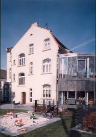 Auf einem 1200 m2 großen grundstück im stadtteil riedberg liegt es in einem neuen wohngebiet in. Einrichtung