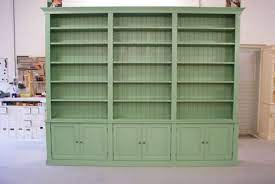 pin op boekenkast