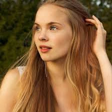 Stephanie Andrews's Instagram, Twitter & Facebook