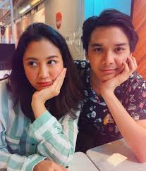 This didn't feel like 'a film by jason iskandar' and i expected way more than this. Pernah Jadi Kekasih Baskara 10 Adu Gaya Windy Apsari Vs Sherina Munaf