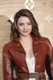 Miranda season 3 episode 1 s3e1. Miranda Kerr At Louis Vuitton Dinner Party In Paris 04 11 2017 1 Hawtcelebs