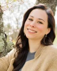 Alex Hind's Instagram, Twitter & Facebook