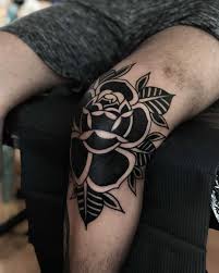 Black Rose On A Knee By Tattooist Alejo Gmz Knee Tattoo Traditional Tattoo Tattoos For Guys