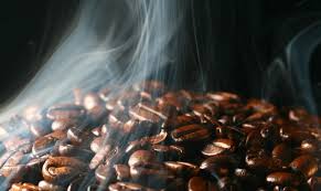 Which Has More Caffeine Light Or Dark Roast In 2020 Organic Coffee Beans Fresh Roasted Coffee Roasted Coffee Beans
