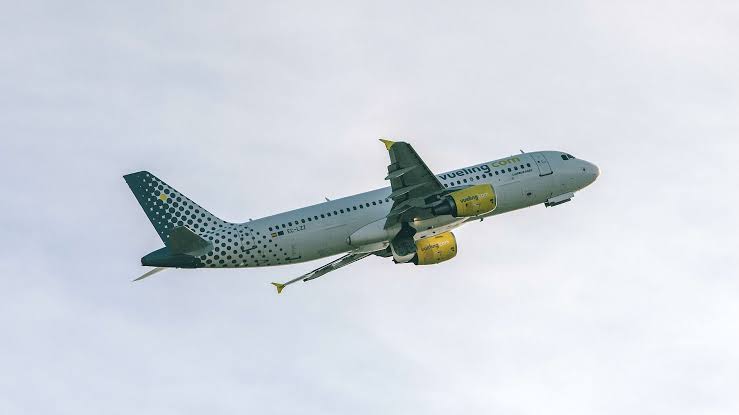 Resultado de imagen para Cancel·lacions massives a Aeroport Barcelona