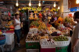 Looking up chong pang road towards the area where the roundabout with the sultan theatre was located.(source: Chong Pang Market Fruits Edgar Flickr