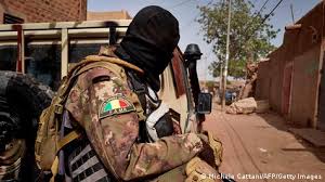 Al-Qaeda affiliate claims attack on Mali′s largest military base | News | DW