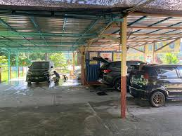 Tadinya sih mau bareng sama temanku, tapi mereka baru balik besok, akhirnya naik kereta api tuh. D Car Wash Siaran Facebook