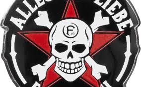 Dass die mannschaft mit unserem logo ausgerechnet gegen die die damaligen trikots mit einem totenkopf auf der brust gehören zu den meistverkauften der vereinsgeschichte. Fortuna Und Die Toten Hosen Bringen Sonderkollektion Raus Antenne Dusseldorf