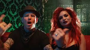 May 30, 2021 · the rock hall's 2021 class likely did nothing to quell taylor's frustration,. Corey Taylor Slipknot Gastiert Auf Neuem Song Von Moonshine Bandits