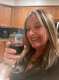 Amy Kennett's Instagram, Twitter & Facebook