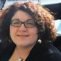 Laura Mina's Instagram, Twitter & Facebook