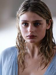 Review: Chambers is An Inspired Thriller that Goes Off the Rails