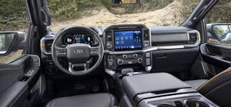 Огромная кабина возвышается над асфальтом сантиметрах в тридцати. 2021 Ford F 150 Gets Off Road Ready With Tremor Package