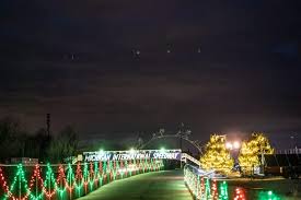 Drivers put it all on the line in the manufacturers' backyard for a chance to take home the michigan heritage trophy. Best Michigan Christmas Light Displays Updated 2020