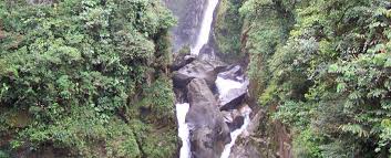 El pailón del diablo es una enorme cascada ubicada a 30 minutos de la ciudad de baños, en la vía que conduce a puyo (pastaza), en la parroquia de río verde. Turismo En Banos De Agua Santa