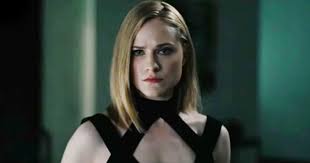Her father is the owner of the local theatre company called theatre in the park. Evan Rachel Wood Revela Ter Sido Abusada Por Marilyn Manson A Radio Rock 89 1 Fm Sp