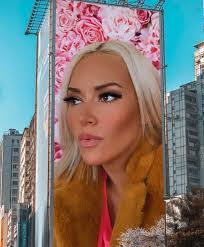 Juanita Downs's Instagram, Twitter & Facebook