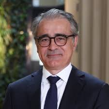 Our famous lions, Stephen and Stitt, have been spotted at HSBC Tower in the  UAE and next week they will come roaring to life. Watch as these symbols of  strength and prosperity