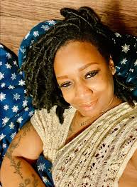 Hi! Thank you for letting me join! I'll probably mostly share yarn and  knitting but I'm happy to share my pie and decorated spoon from this  weekend 🥰 I look forward to