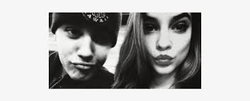 Barbara palvin, 19 ans, mannequin signé au sein de l'agence img paris, possède de sérieux arguments. Justin Bieber Jarbara And Barbara Palvin Image Justin Bieber 500x500 Png Download Pngkit