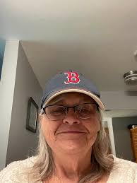 Red Sox hats. Here til 3 today やの E បយប្រាគហាណកម្ DS DAN o ದ WORLD В SERIES