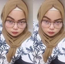 Viral ngayon ang video ni Jeric Raval na bumaba sa gitna ng NLEX para  mapagbigyan ang fans sa kabilang sasakyan. Siyempre kilig vibes talaga ang  idinulot ng aktor na nag-effort bumaba sa