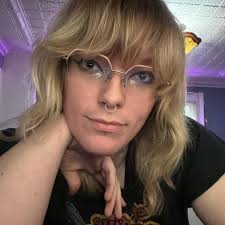 🔗 https://l.syracuse.com/0gbex5 A massive fire tore through the roof of  the Novelis aluminum plant in Scriba overnight, sending flames and smoke  visible for miles. Nearly 20 fire departments from Oswego and Onondaga