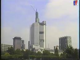 Commerzbank tower in frankfurt.jpg 453 × 867; Skyscraper Baustelle Commerzbank Tower Frankfurt Main Germany 31 07 1996 Youtube